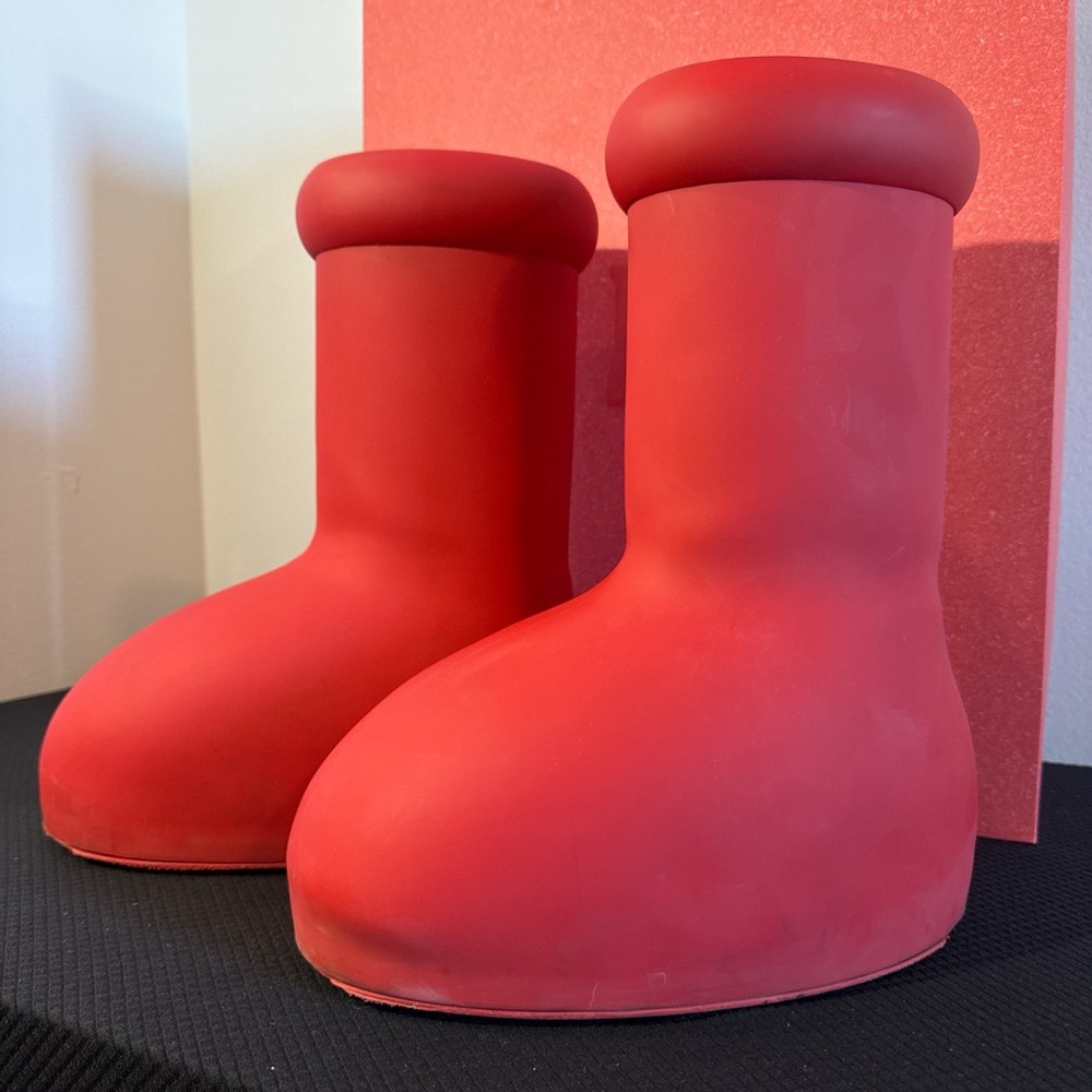 MSCHF’s Big Red Boot - Picture 2 of 5